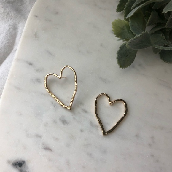 The Emijay - Textured Stud Heart Earrings - Picture 6 of 6